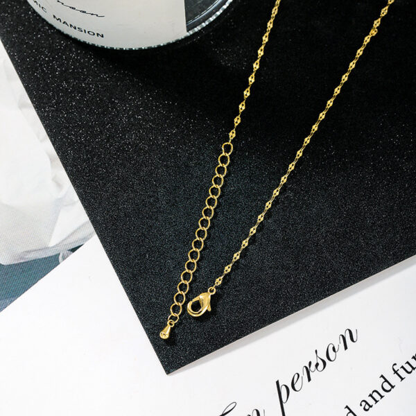 Minimalist style necklace - Image 4